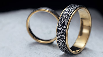 Обручальное кольцо из черного золота